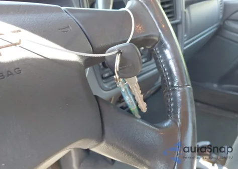 2004 Chevrolet Silverado C1500 z USA, uszkodzony, nr VIN 1GCEC14T84Z272062